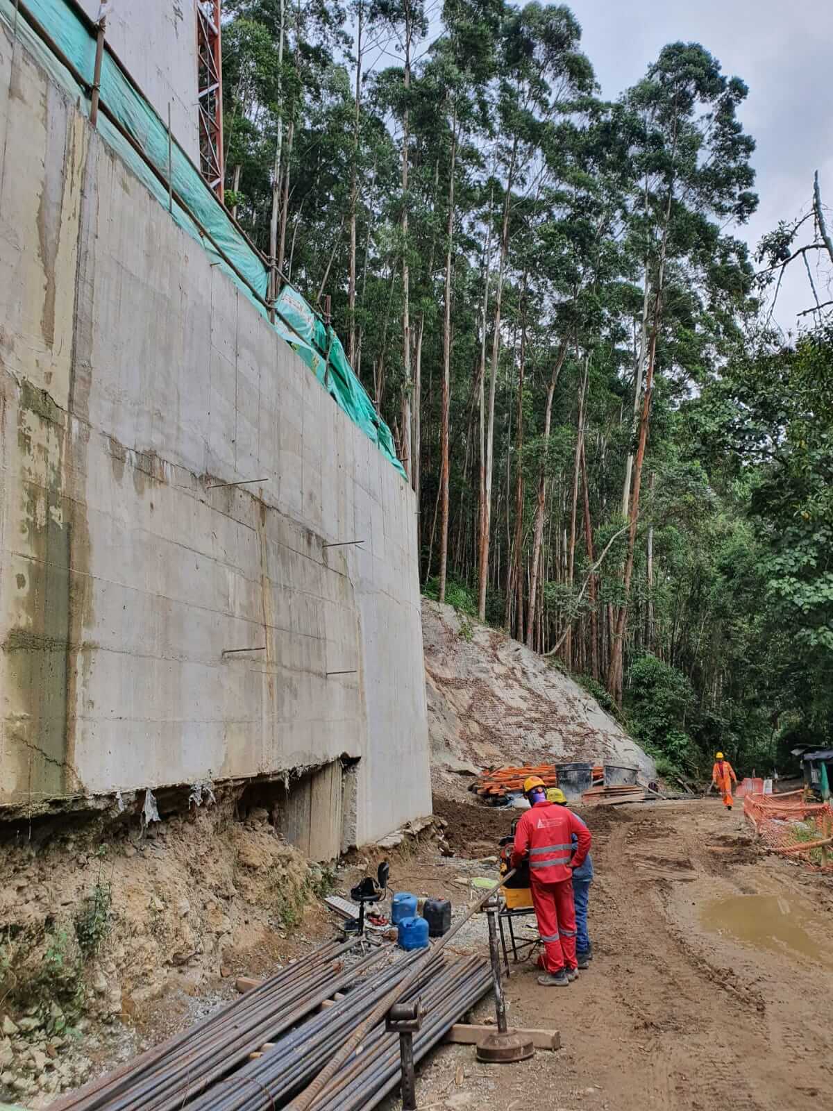 Roscado de pernos directamente en el talud